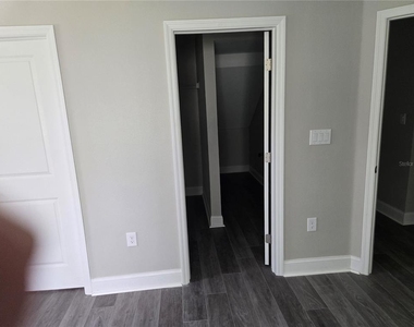 704 E Orchid Avenue - Photo Thumbnail 35