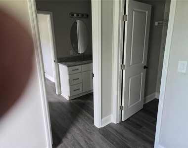 704 E Orchid Avenue - Photo Thumbnail 40