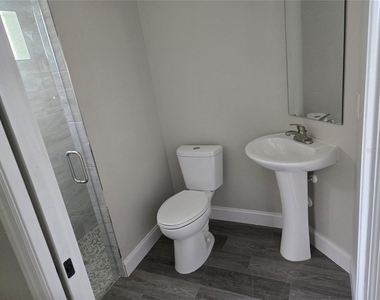 704 E Orchid Avenue - Photo Thumbnail 12