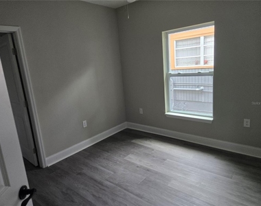 704 E Orchid Avenue - Photo Thumbnail 14