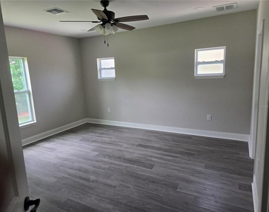 704 E Orchid Avenue - Photo Thumbnail 34