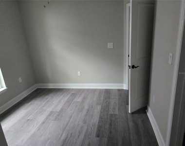 704 E Orchid Avenue - Photo Thumbnail 18