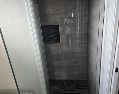 704 E Orchid Avenue - Photo Thumbnail 6
