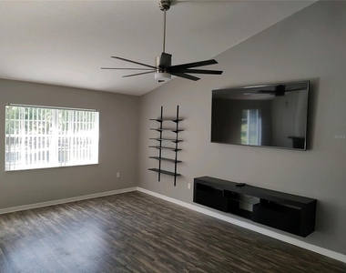 11267 Old Squaw Avenue - Photo Thumbnail 7
