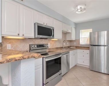 2675 St Josephs Drive E - Photo Thumbnail 11