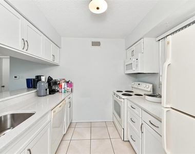 217 Airport Avenue W - Photo Thumbnail 3