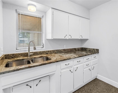 172 38th Avenue Se - Photo Thumbnail 10