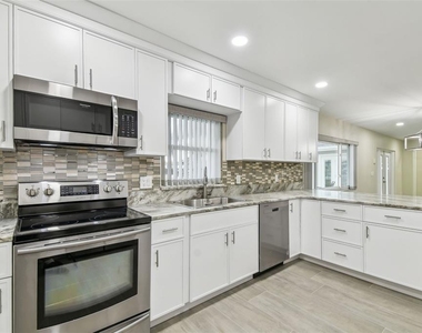 3938 Versailles Drive - Photo Thumbnail 22