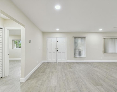3938 Versailles Drive - Photo Thumbnail 10