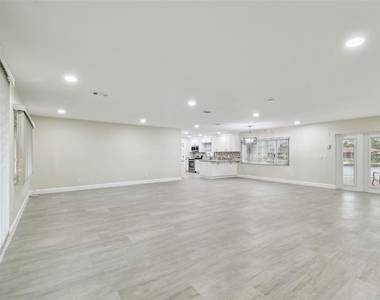 3938 Versailles Drive - Photo Thumbnail 9