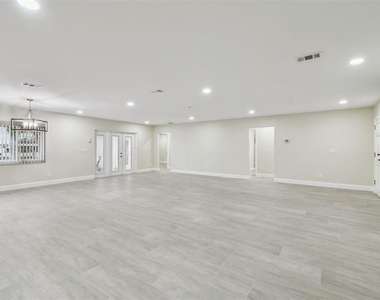 3938 Versailles Drive - Photo Thumbnail 14