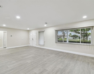 3938 Versailles Drive - Photo Thumbnail 13