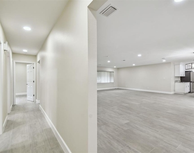 3938 Versailles Drive - Photo Thumbnail 36
