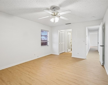 3212 38th Way S - Photo Thumbnail 8