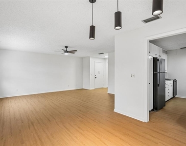 3212 38th Way S - Photo Thumbnail 2