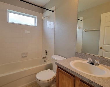 30911 Midtown Court - Photo Thumbnail 17