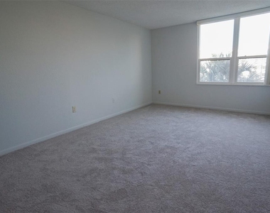400 Island Way - Photo Thumbnail 10
