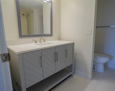 400 Island Way - Photo Thumbnail 15
