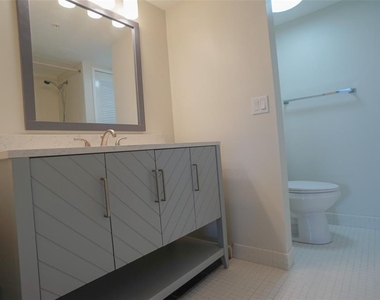 400 Island Way - Photo Thumbnail 16