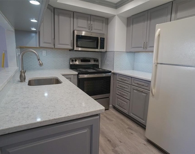 400 Island Way - Photo Thumbnail 5