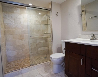 400 Island Way - Photo Thumbnail 19