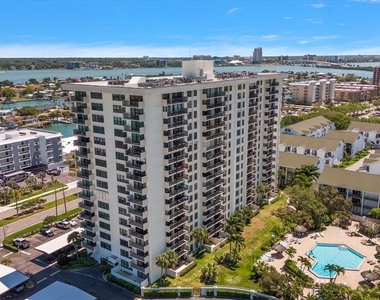 400 Island Way - Photo Thumbnail 1