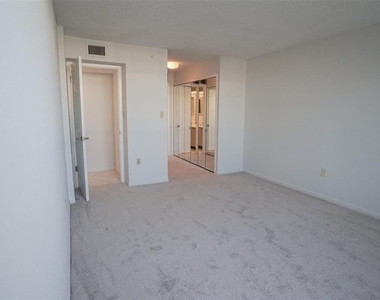 400 Island Way - Photo Thumbnail 11