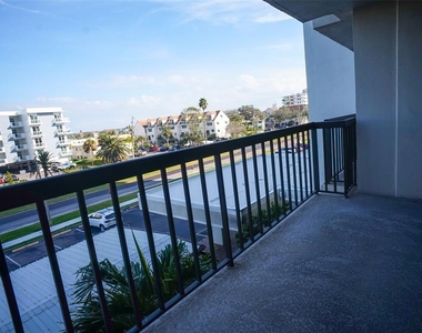 400 Island Way - Photo Thumbnail 14