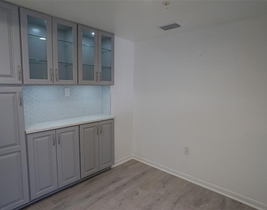 400 Island Way - Photo Thumbnail 6