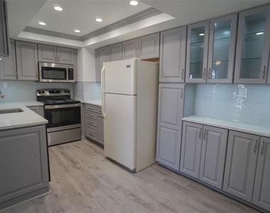 400 Island Way - Photo Thumbnail 4