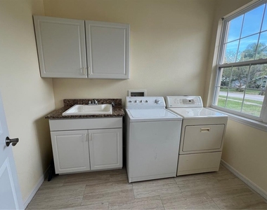 635 Kenneth Way - Photo Thumbnail 43