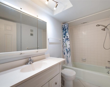 255 Dolphin Point - Photo Thumbnail 8