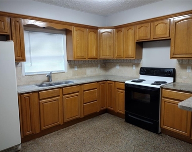 431 Highland Drive - Photo Thumbnail 10
