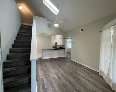 228 N Beaumont Avenue - Photo Thumbnail 1
