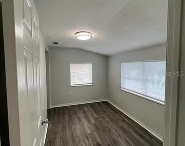 228 N Beaumont Avenue - Photo Thumbnail 2