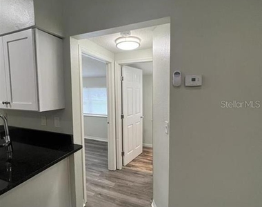 228 N Beaumont Avenue - Photo Thumbnail 3