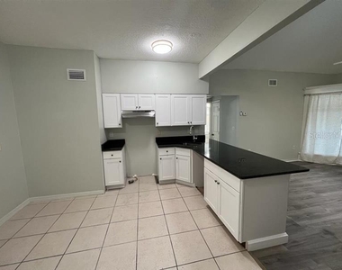 228 N Beaumont Avenue - Photo Thumbnail 5