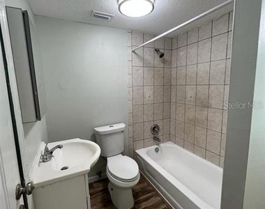 228 N Beaumont Avenue - Photo Thumbnail 4