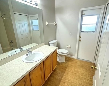 613 Crane Drive - Photo Thumbnail 14