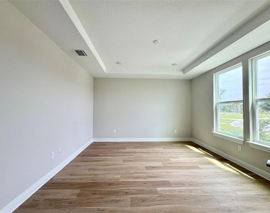 6350 Rover Way - Photo Thumbnail 17