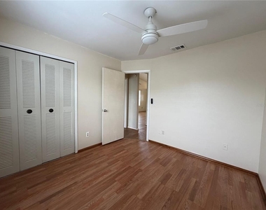 3128 Hempstead Avenue - Photo Thumbnail 16