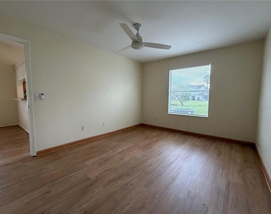 3128 Hempstead Avenue - Photo Thumbnail 9
