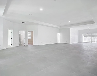 174 Ingram Boulevard - Photo Thumbnail 4