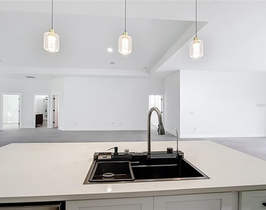 174 Ingram Boulevard - Photo Thumbnail 13