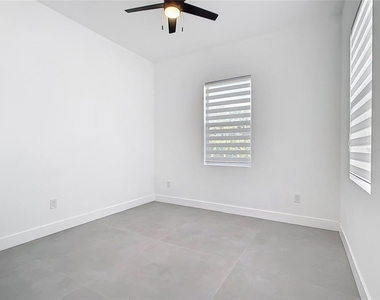 174 Ingram Boulevard - Photo Thumbnail 35