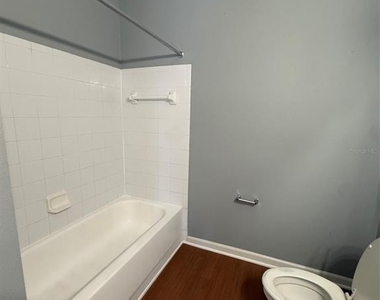 8818 Villa View Circle - Photo Thumbnail 13