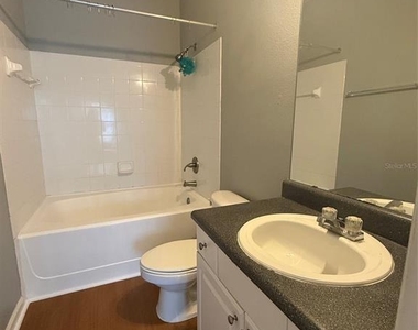 8818 Villa View Circle - Photo Thumbnail 12