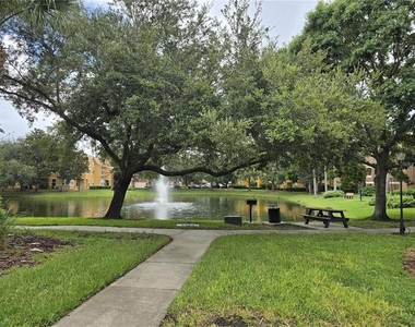 8818 Villa View Circle - Photo Thumbnail 19