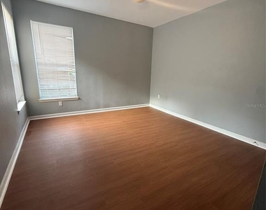 8818 Villa View Circle - Photo Thumbnail 9