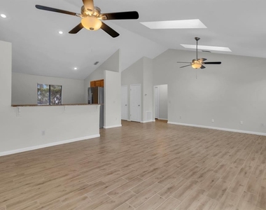 3152 S Horizon Place - Photo Thumbnail 9